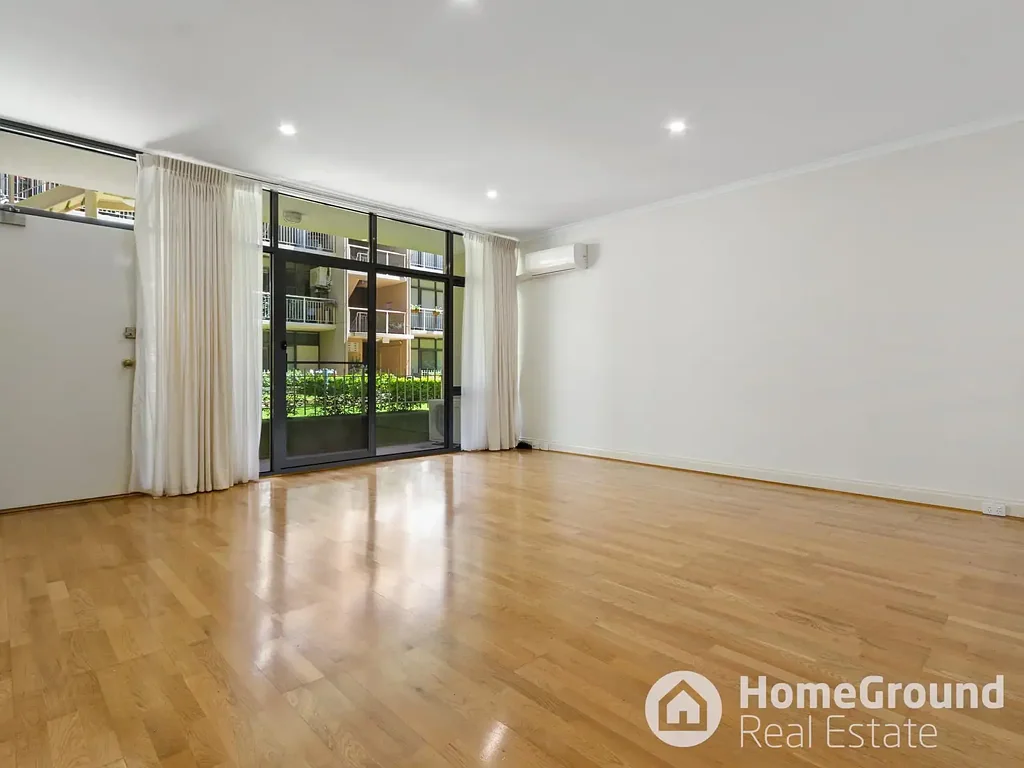 Huge groundfloor apartment in the CBD!