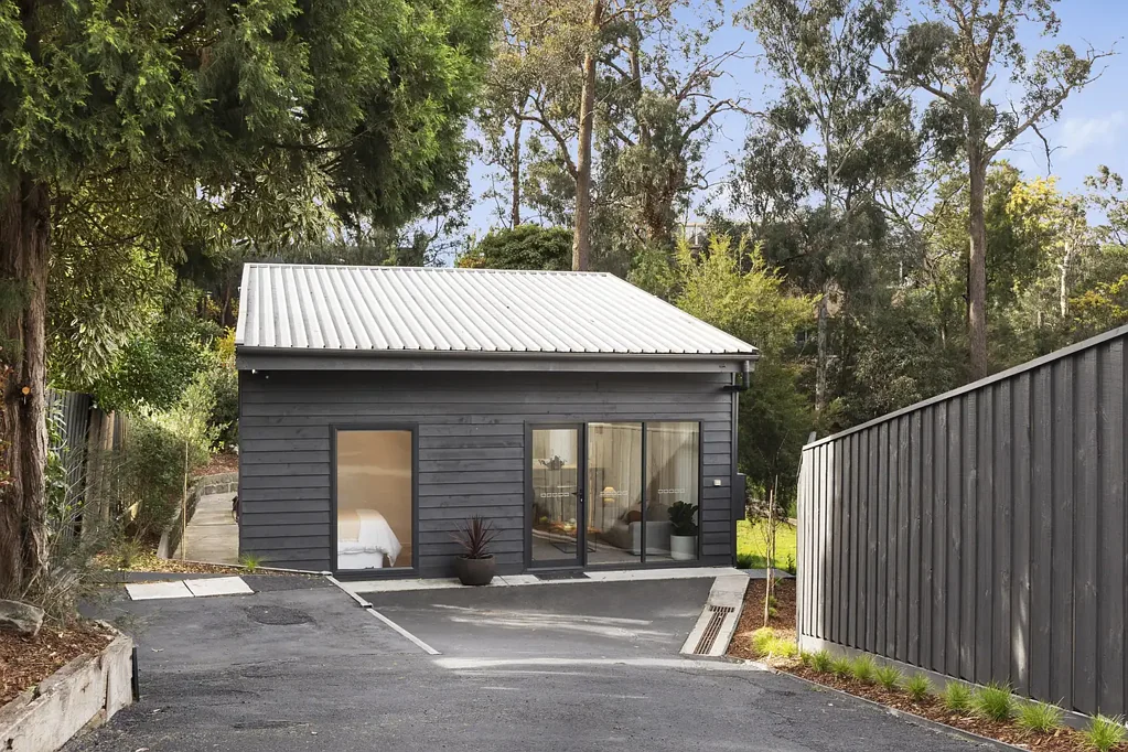 Ringwood East 2房 一处私密居所，空间充裕 A Private Retreat with Plenty of Space