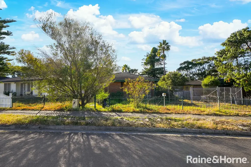 40 Grevillea Crescent, Macquarie Fields, NSW 2564