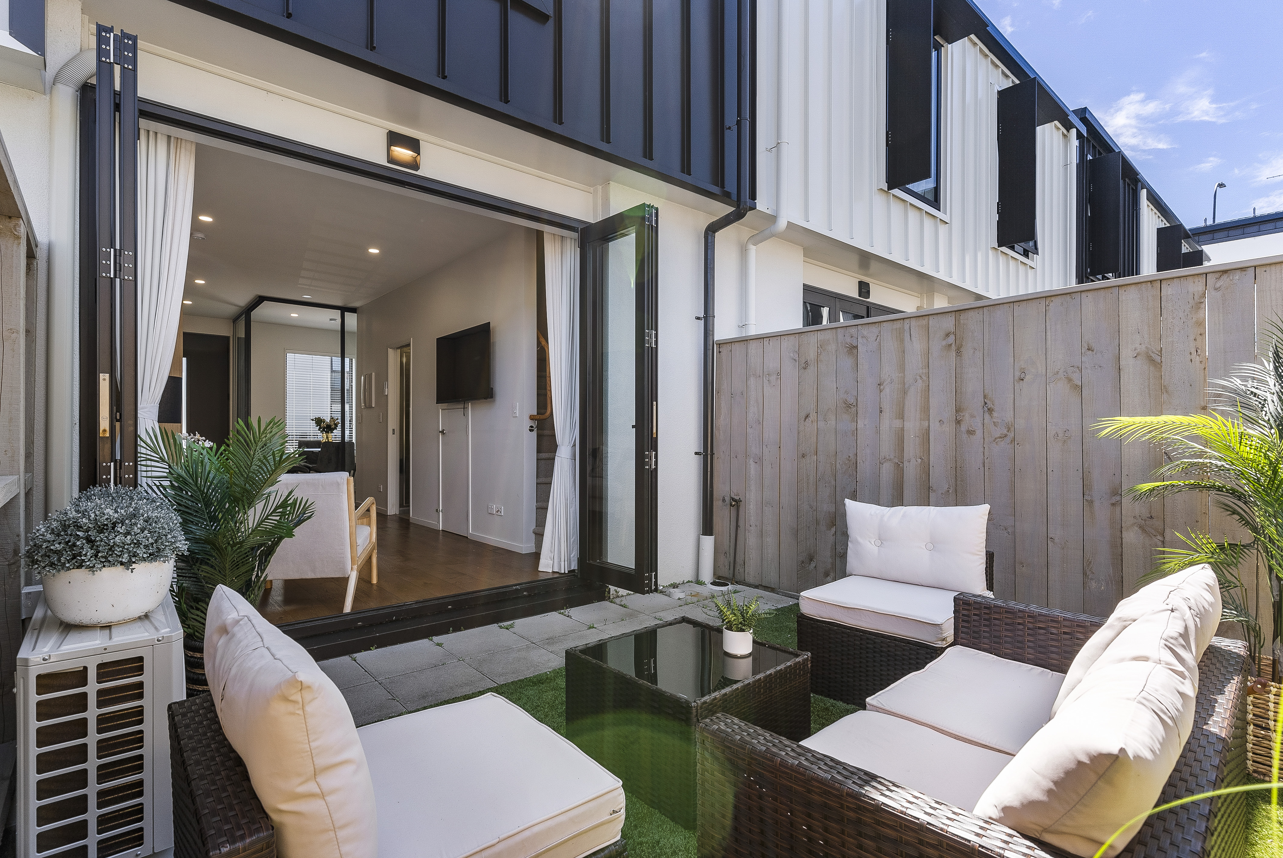 12 Hadlow Terrace, Grey Lynn, Auckland, 2 rūma, 1 rūma horoi, Townhouse