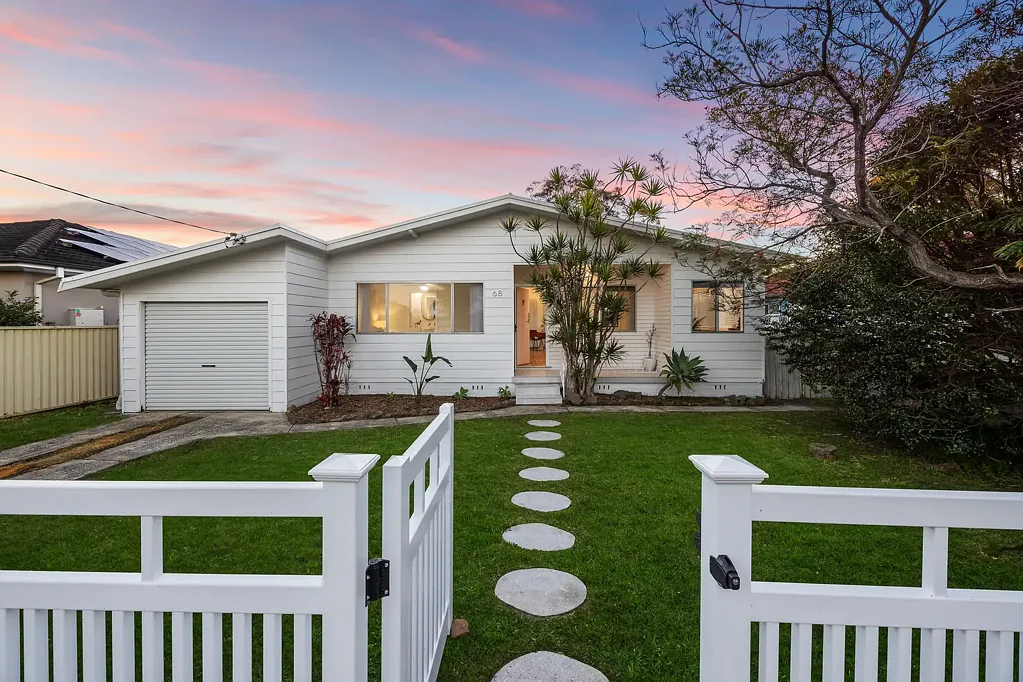 Toukley 3 Bedroom Single level living with stunning finishes