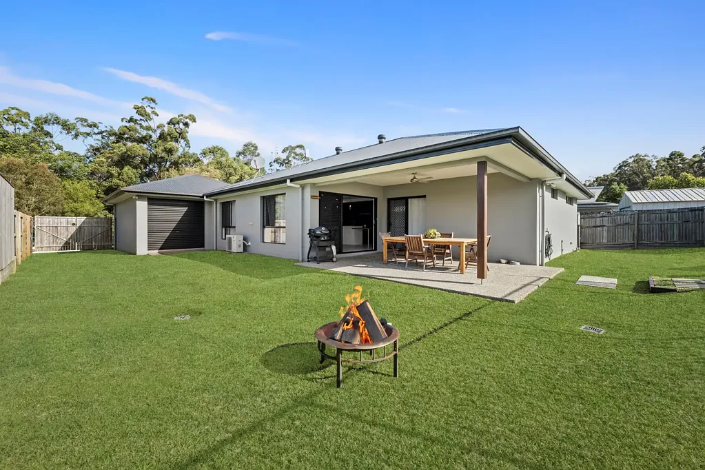 Landsborough 4部屋 Spacious Family Home with Pool & Side Access! Back on the Market - Sellers Committed Elsewhere!