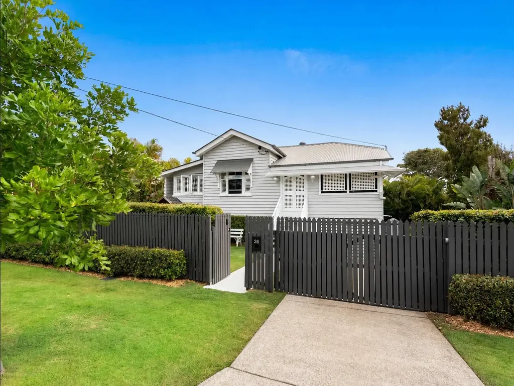 Yeronga 3침실 Charming Queenslander with Exceptional Indoor-Outdoor Living
