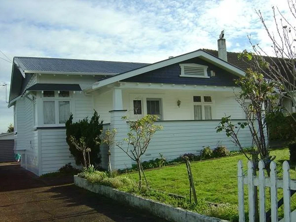 FANTASTIC LOCATION IN MT ALBERT
