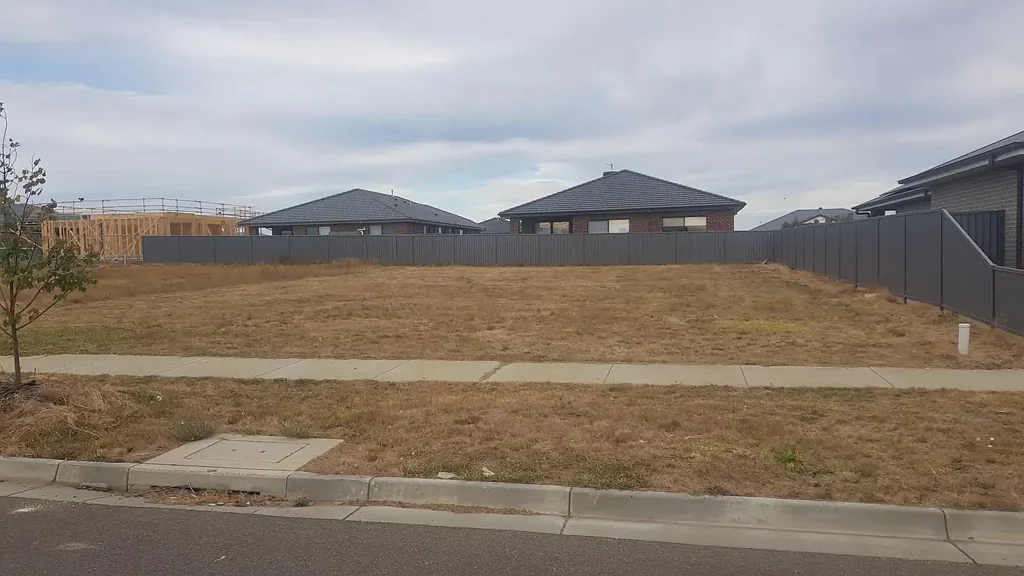 Alfredton  Titled large block of land in Alfredton
