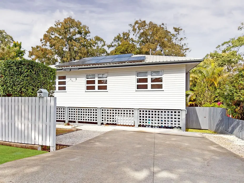 RECENTLY RENOVATED THREE BEDROOM  FAMILY HOME IN CONVENIENT LOCATION!
