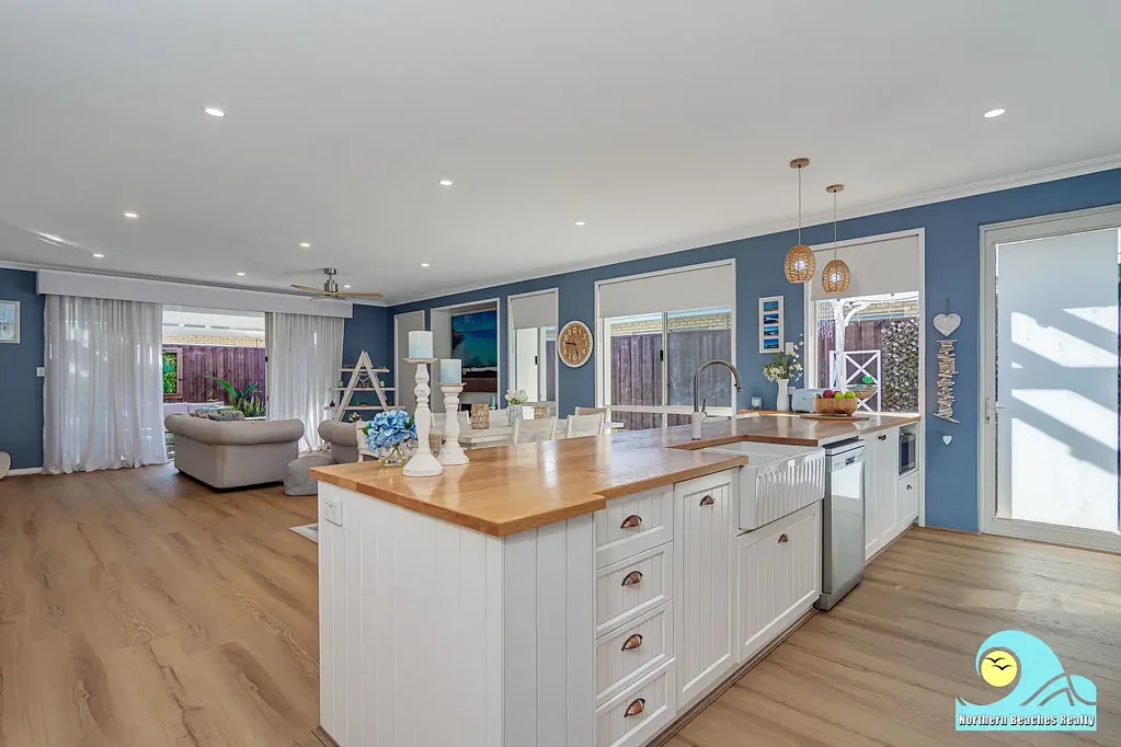 Yanchep 4ห้องนอน IT COULD BE LOVE AT FIRST SIGHT! OUTSTANDING HAMPTONS STYLE 237M2 HOME - 480M2 BLOCK IN SOUGHT AFTER LINDSAY BEACH ESTATE!