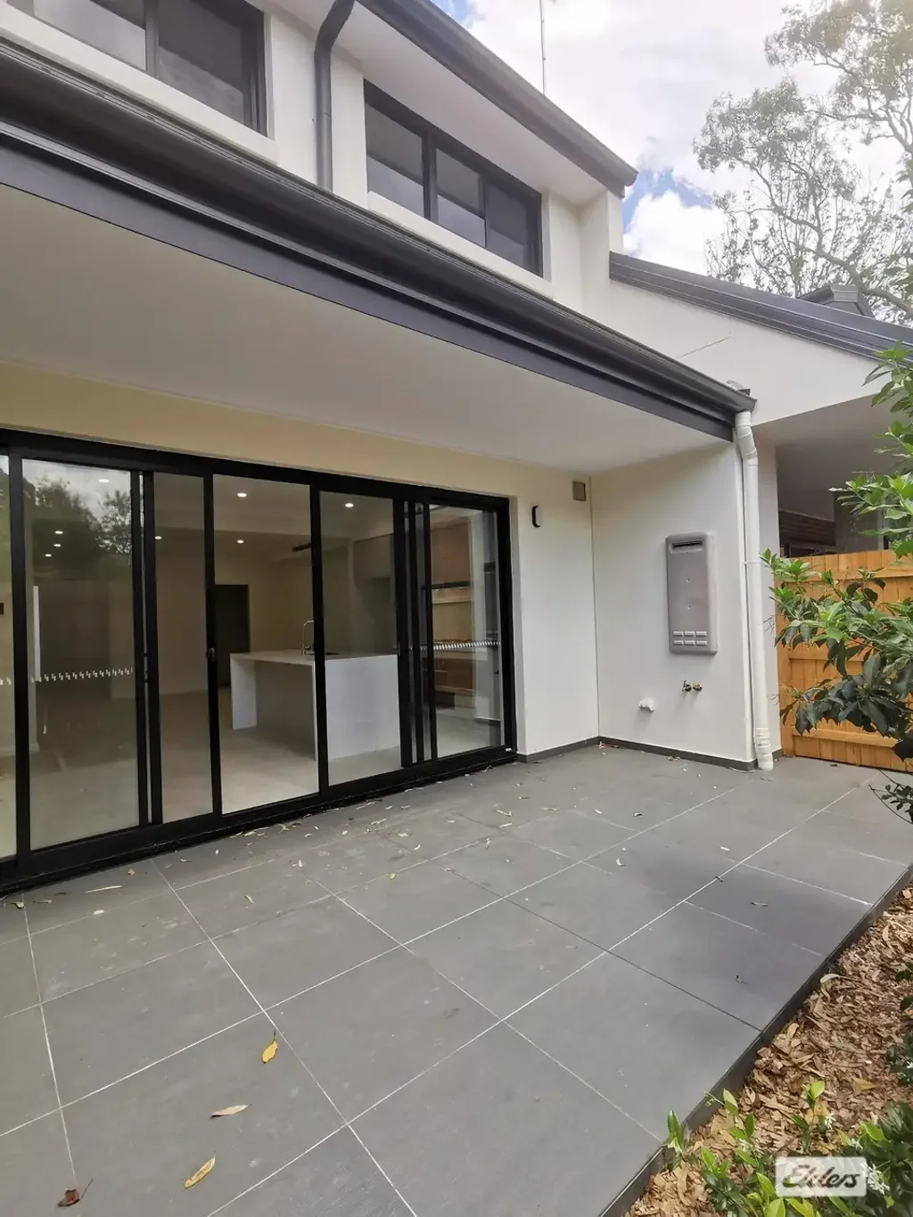 Burwood 4房 中心地段现代墅 优越配套 海滨风情 Kleenmaid厨具 4卧2卫 空调全覆盖 大储藏空间 安全社区 Affordable & Luxurious Brand New Double Brick Townhouse!