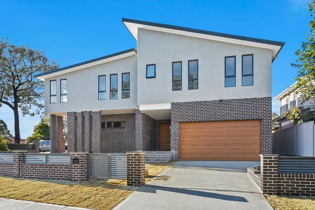 Contemporary Four-Bedroom Duplex in a Prime Menai Location