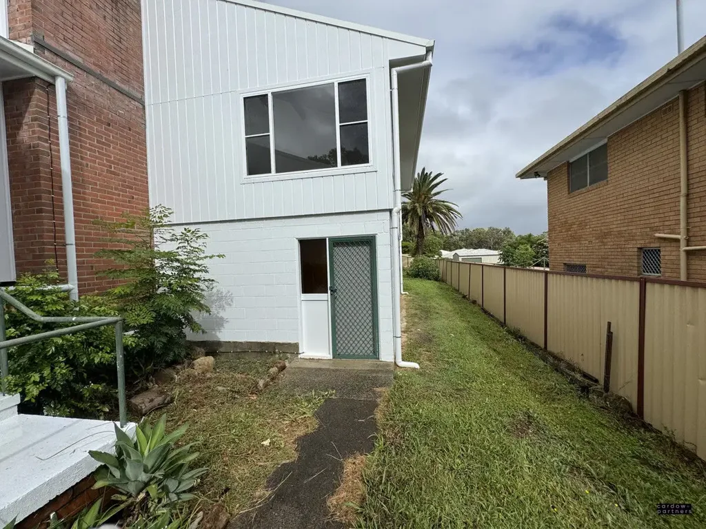 Studio living close to town.