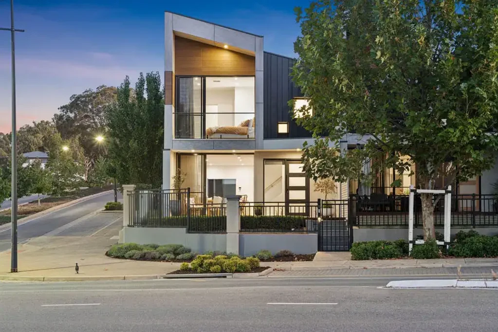 Luxury Living Overlooking the Reserve