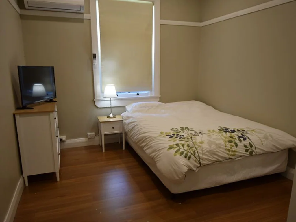 SPACIOUS SINGLE ROOM IN GREAT LOCATION