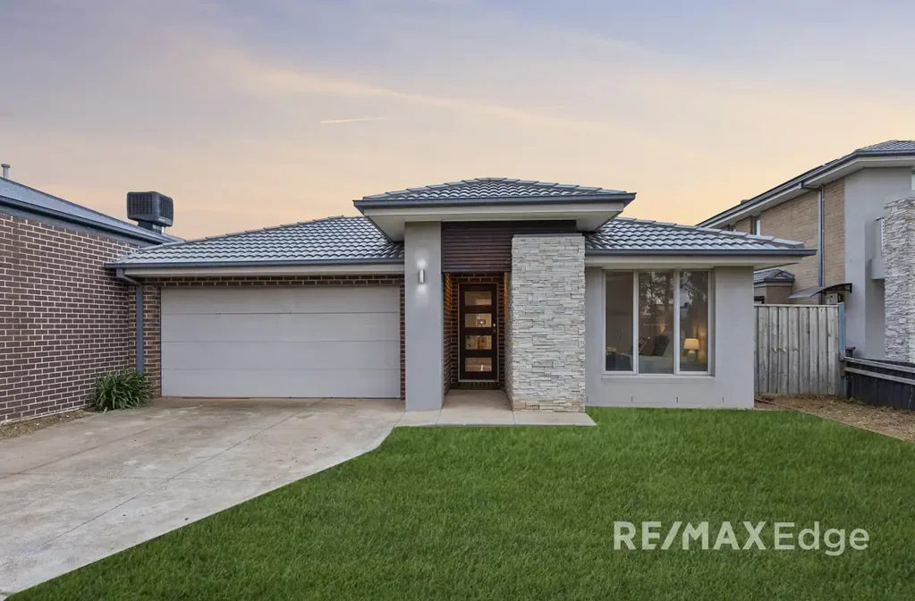 Tarneit 4房 体验29 Sapling Boulevard 宽敞明亮，主卧私密浴室，独立客厅，不锈钢厨具，中央供暖，便利交通购物，立即看房！ Contemporary Elegance Meets Everyday Functionality in the Heart of Tarneit