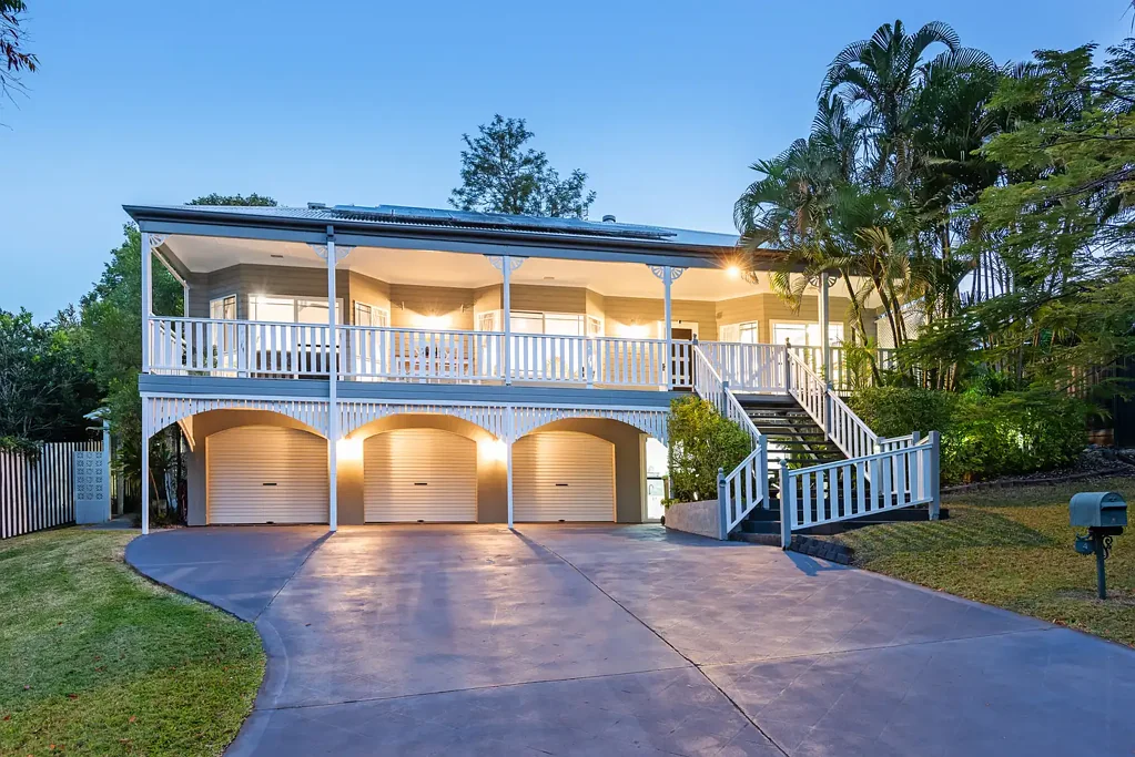 Oxenford 4 Bedroom A Standout Dual-Living Home in the Heart of Oxenford