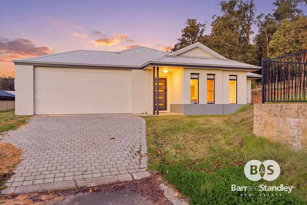 Donnybrook 4 Slaapkamer Built for Space. Framed by Bushland.