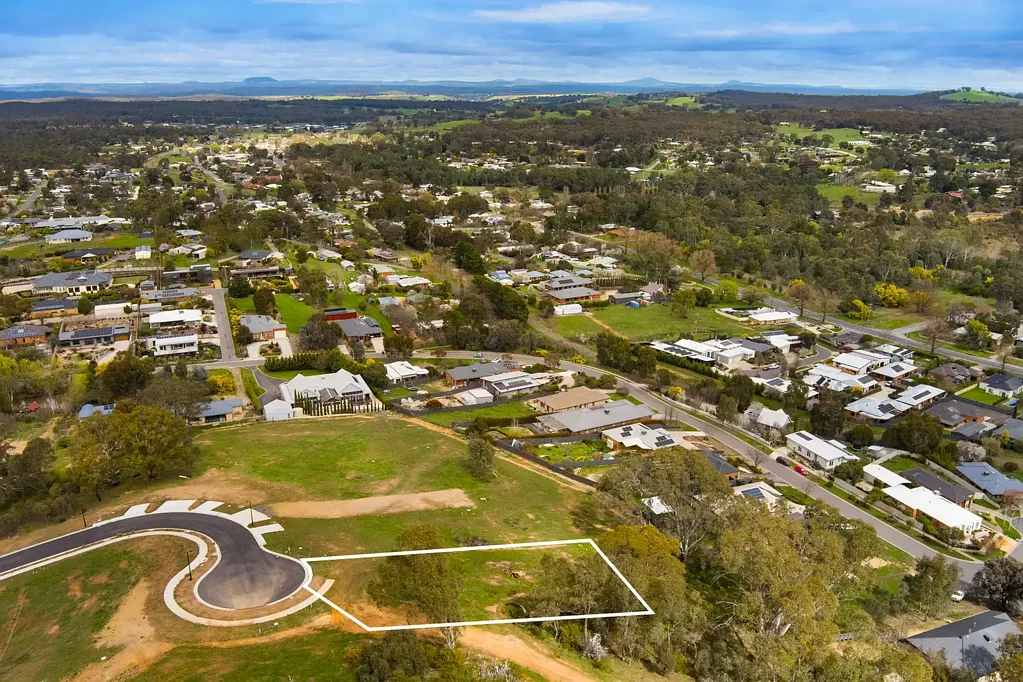 Campbells Creek  Panoramic views and premium position in Franklin Views - 1010m2 (Lot 16)