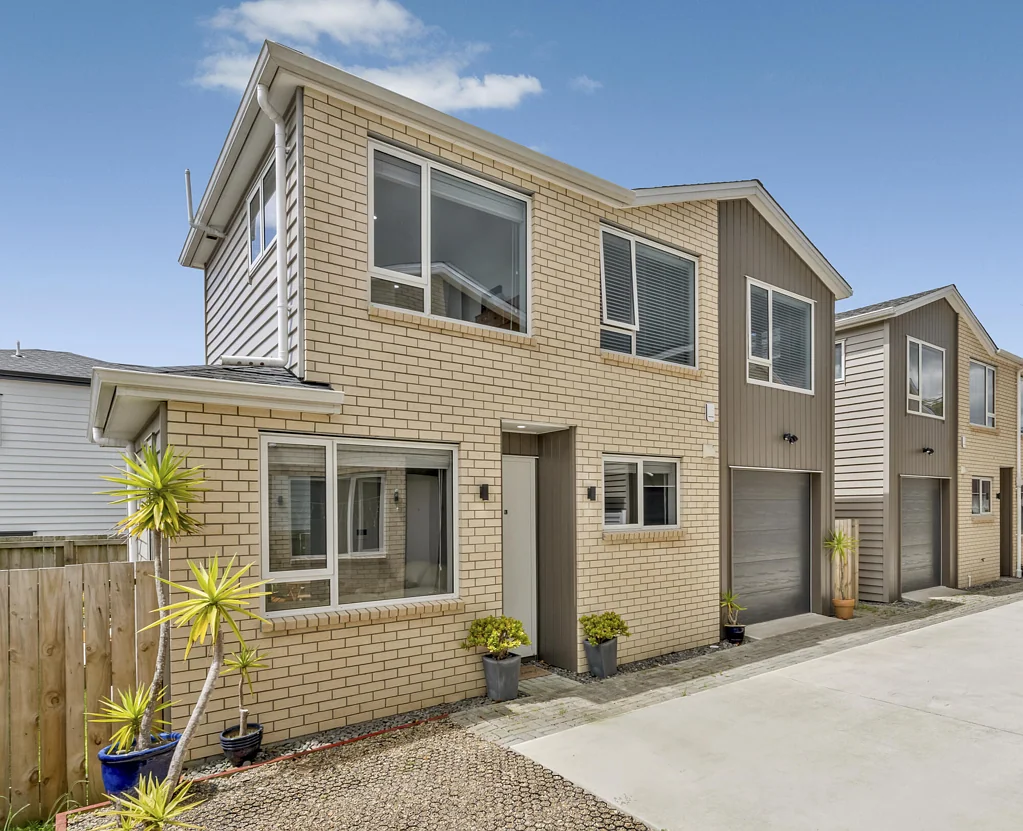 Papatoetoe 2房 永久产权独立住宅 高品质厨房 设备齐全 宽敞双人卧室 多功能书房 主套房奢华卫浴 便利黄金地段 车库洗手间停车位 全方位生活便利 快速行动抢购！ Massive price drop! Outstanding Value in Papatoetoe