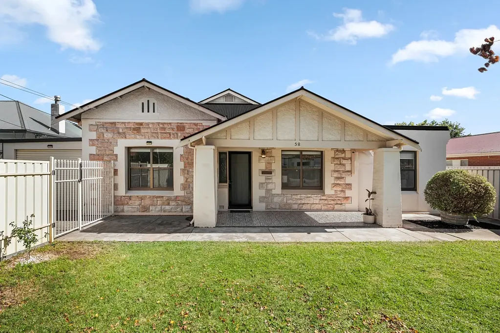 Broadview 4Zimmer "THE CLASSIC BEAUTY" - FREESTONE FRONTED BUNGALOW THAT PAIRS ITS CHARMING PAST WITH FAMILY FLEXIBILITY AND EASY FUTURE POTENTIAL