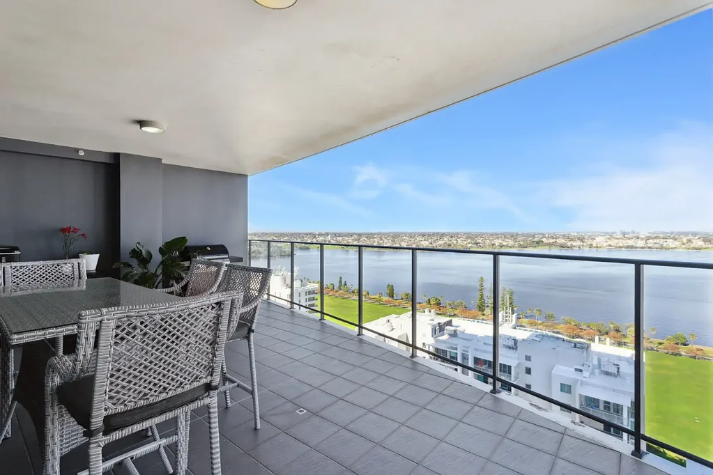 East Perth 3ਬੈੱਡਰੂਮ Sky-High Luxury: Sophisticated Fairlanes Apartment with Iconic Perth Views
