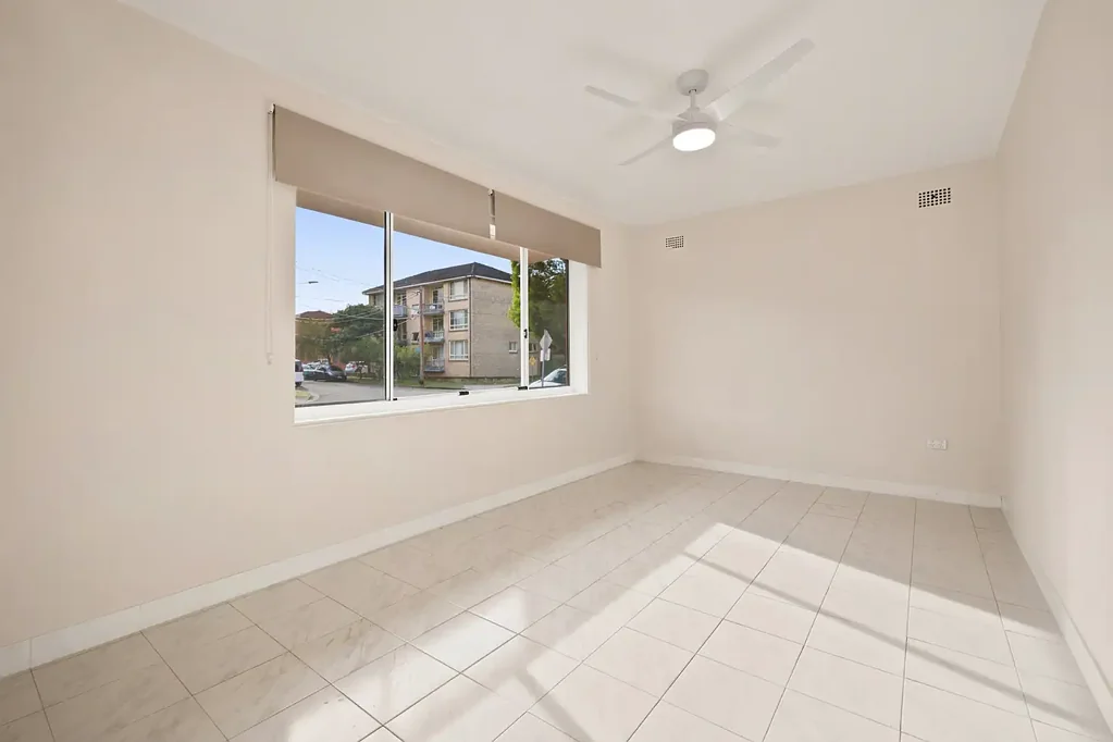 Ground Floor Unit with Brand New Kitchen