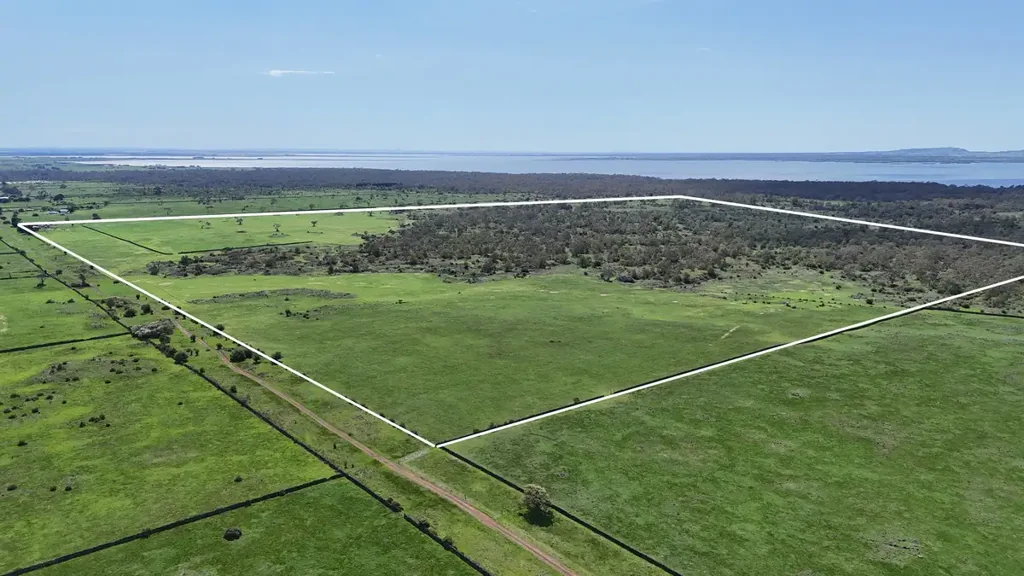 Pomborneit North Prime Volcanic Holding with Lake Frontage