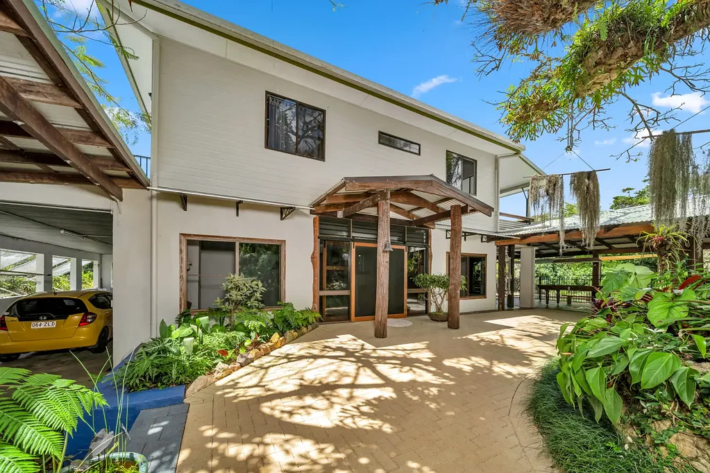 Bingil Bay 5બેડરૂમ Private Rainforest Retreat on 10.73 Acres with Creek, Pool & Paddock – Approx. 1.5km to Bingil Bay Beach 🌴🐚