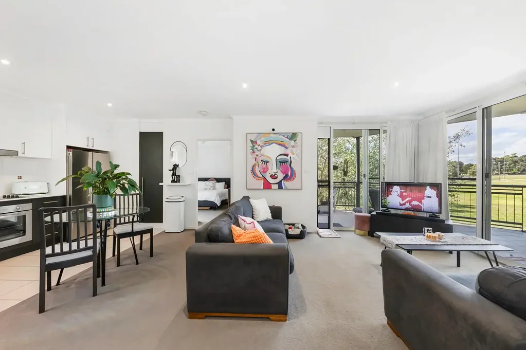 Light-Filled Two Bedroom Apartment In Prime Location