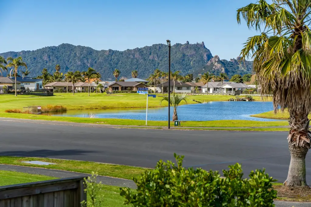 One Tree Point 3غرفة نوم Quality Coastal Retreat with Golf Course Views