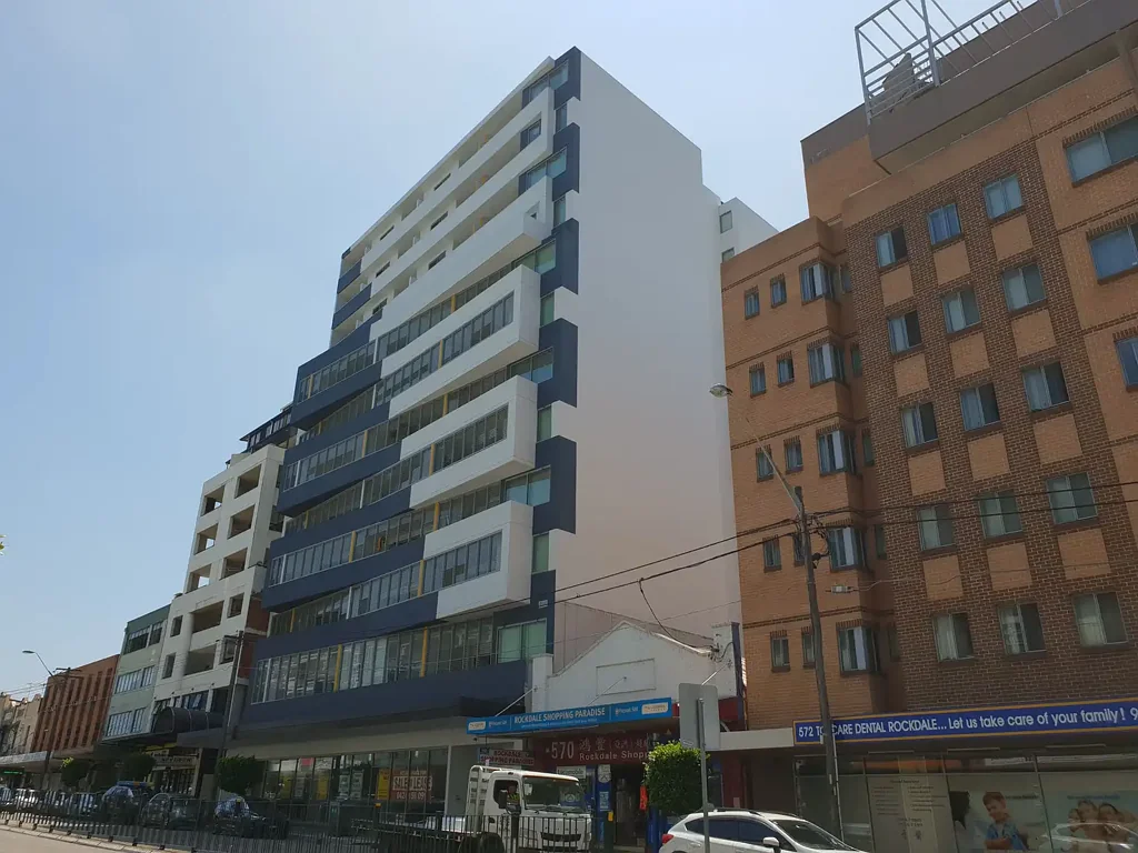 Deposit Taken: MODERN 1 BEDROOM PLUS STUDY LUXURY APARTMENT WALK TO ALL SERVICES