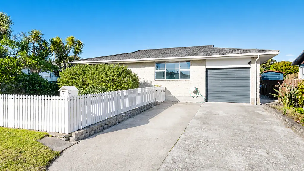 Otaki Beach 2房  Coastal Comfort with Endless Potential