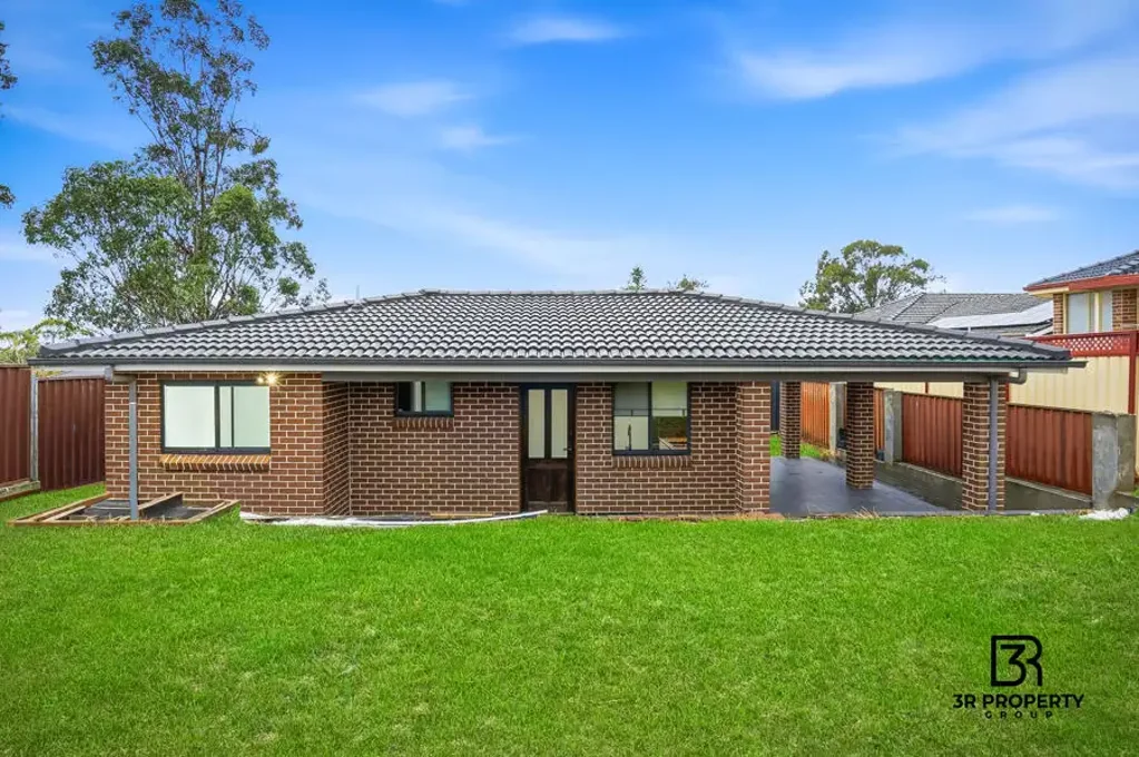 MODERN & RARE 3 BEDROOM GRANNY FLAT!