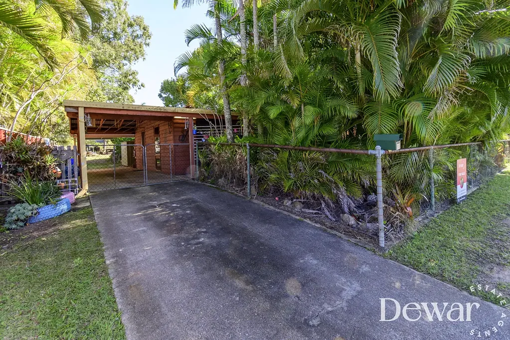Morayfield 3침실 RENOVATOR'S DREAM ON A HUGE 1012m² BLOCK - UNLOCK THE POTENTIAL!