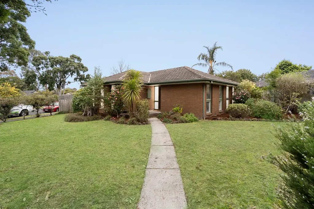 Ferntree Gully 3 Bedroom Charming Court-Side Living with Modern Comforts