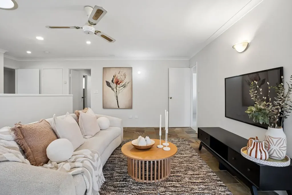 Currambine 4Moenga Easy Living With Extra Space!