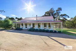 128 McKinnons Road, Lockwood