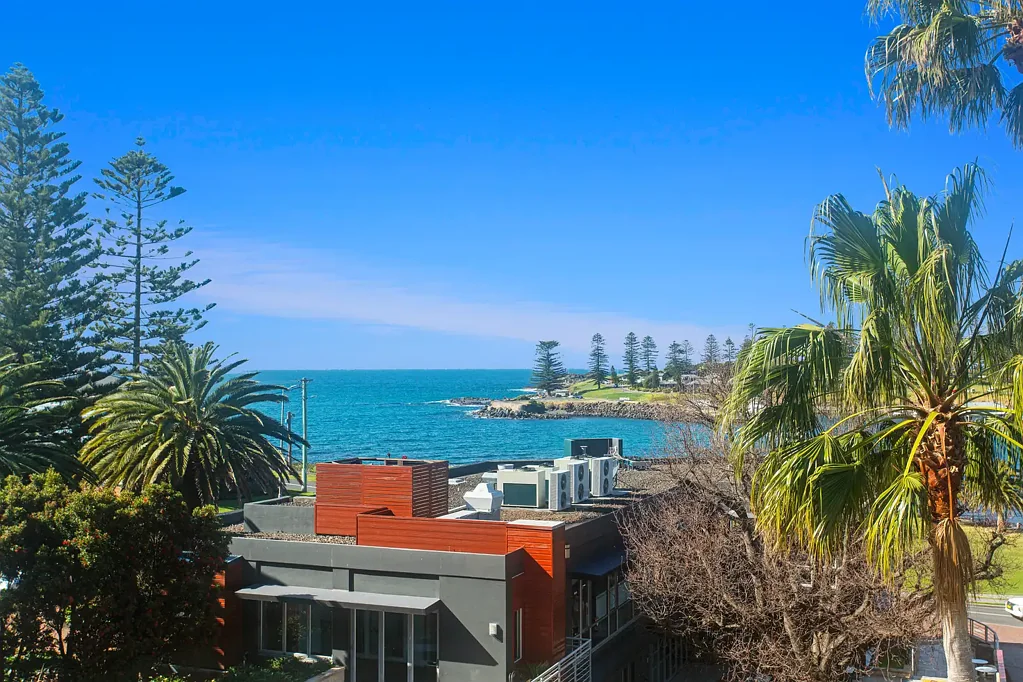 Kiama 1 Bedroom A Conveniently Located Investment Apartment with Harbour Views and Park Views.