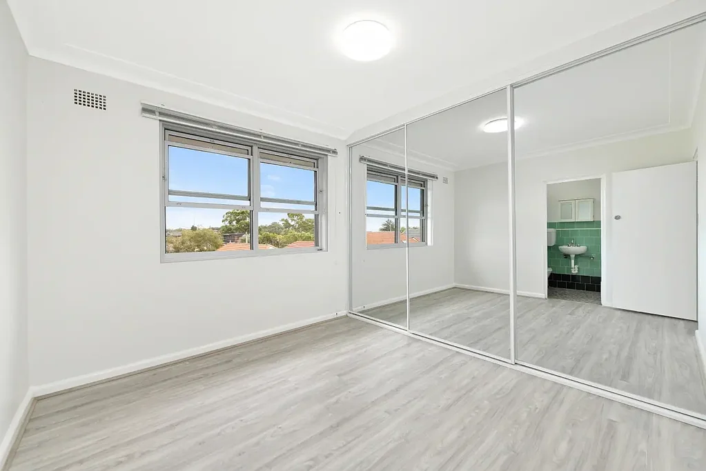 Updated Apartment Offering Comfort and Convenience
