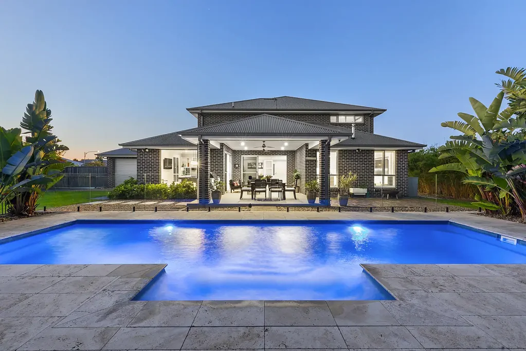 Pitt Town 5Zimmer Exceptional Family Residence with Pool
