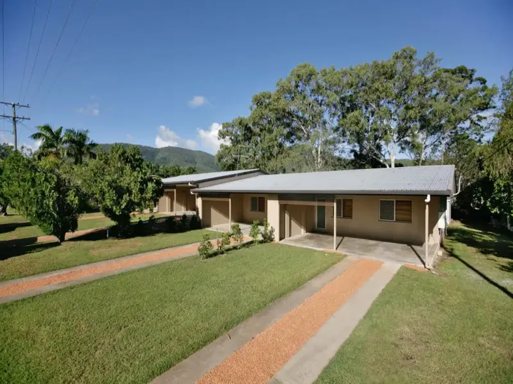 Air-conditioned two bedroom unit with a shed & solar!