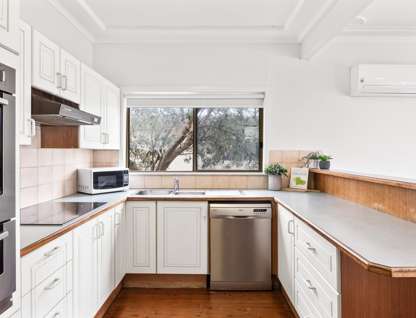 71 Mitchell Parade, Mollymook Beach, NSW 2539, 3 Bedrooms, 1 Bathrooms, House