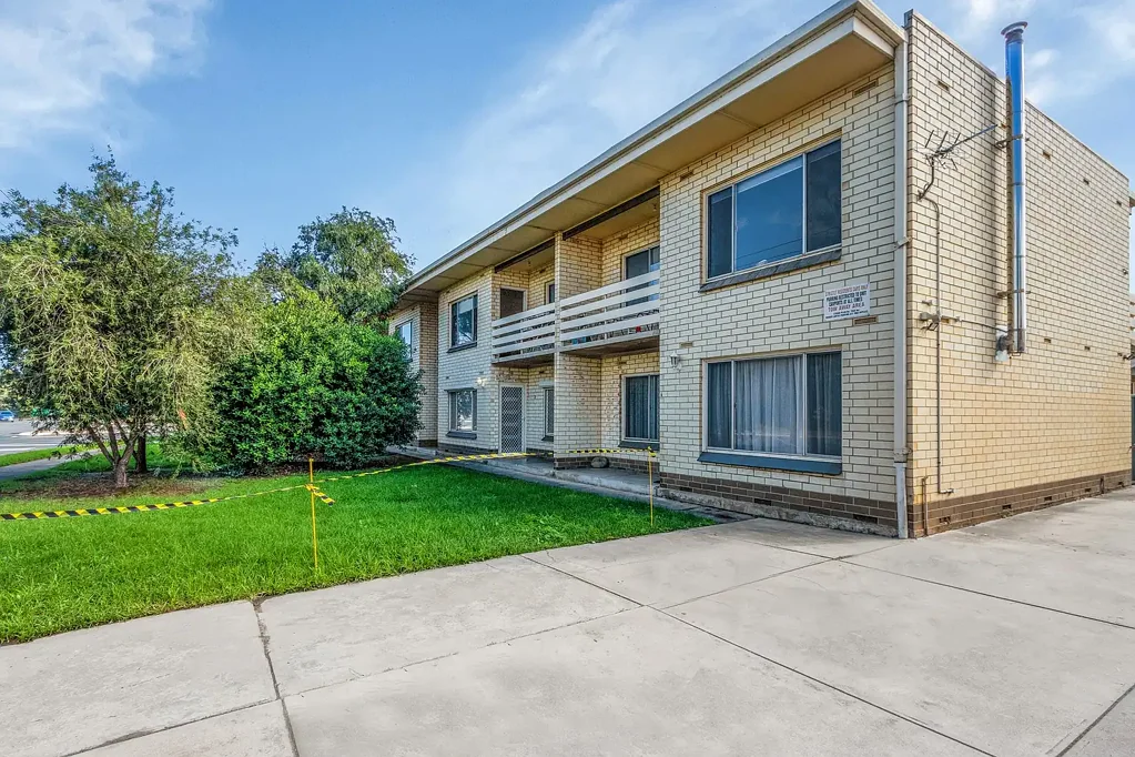 Brooklyn Park 2 Bedroom Stylish & Convenient Living in the Heart of Brooklyn Park