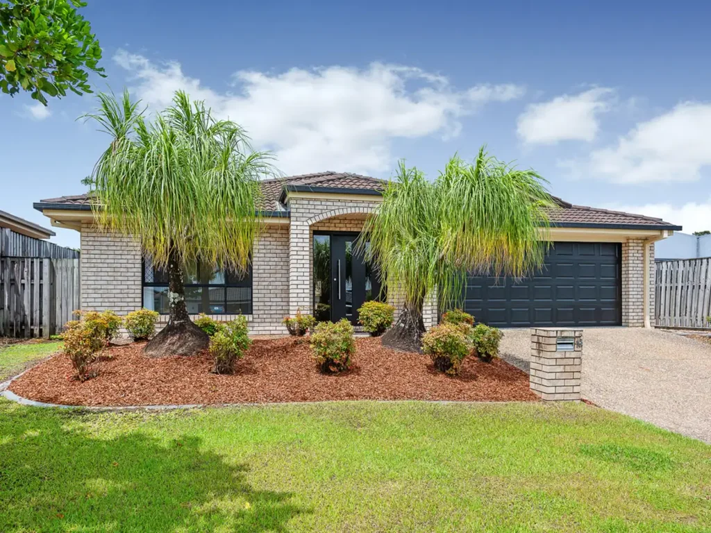 10 Tomah Street, Pacific Pines, QLD 4211
