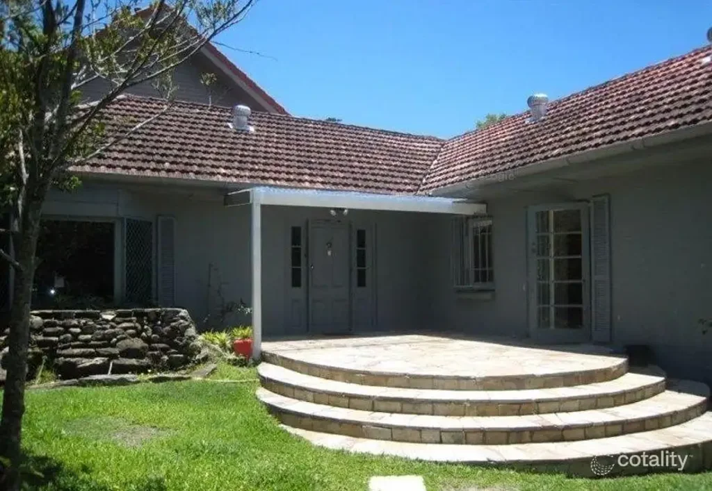 Charming 3-Bedroom Cottage in Prime Southport Location!