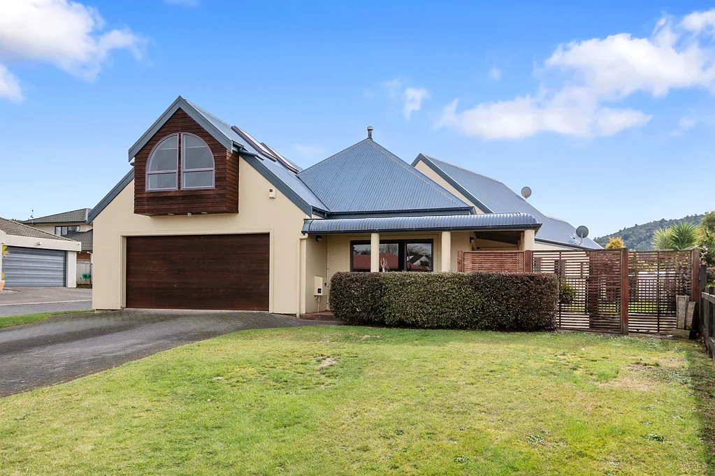 Pukehangi 5कमरा Family-Sized, Feature-Packed, and Ready to Go!