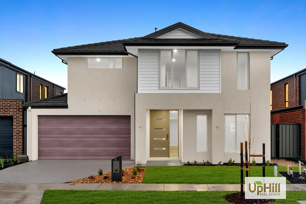Clyde North 4 Bedroom Perfect Family Home in Clyde North's Prestige Location!!