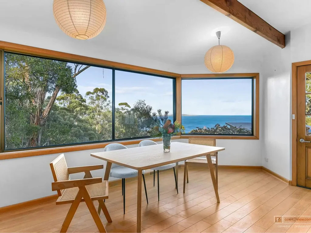 Taroona 4ਬੈੱਡਰੂਮ Home among the gumtrees - Taroona treetops with room to grow
