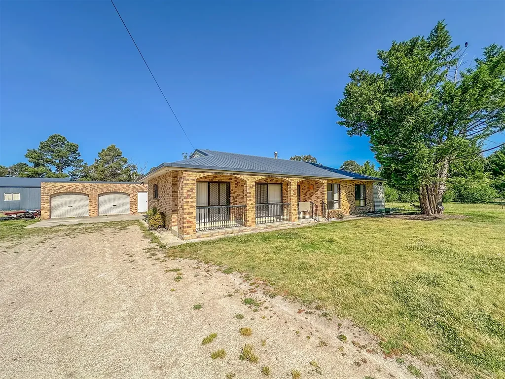 3 Bedroom Brick home on 2 Hectares