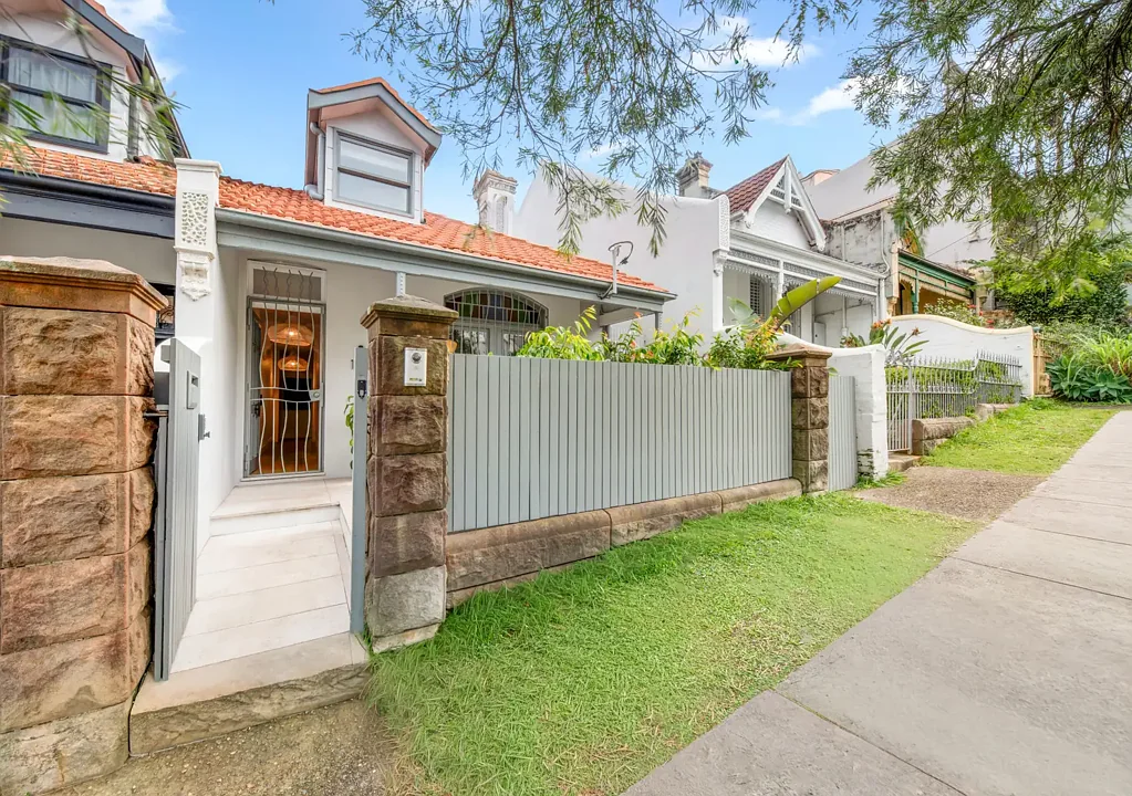 Renovated family Home Boasting Entertainers yard