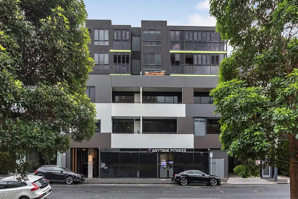 ‘Nero’ – North facing, top floor living in a prime locale.