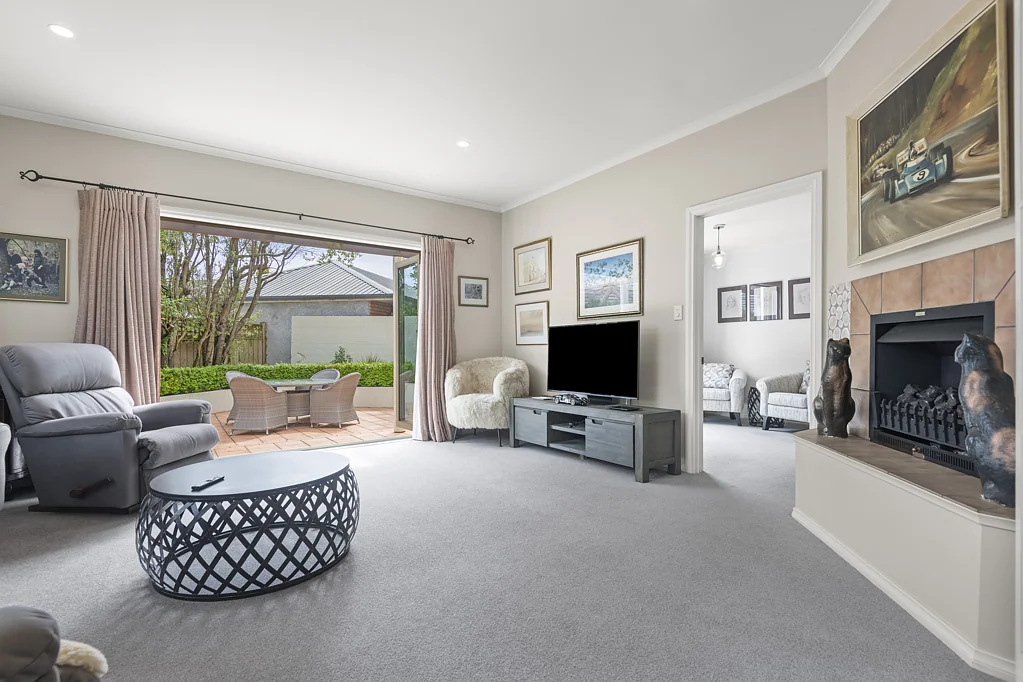 Hokowhitu 4 Bedroom Sought after location, upgraded lock up and leave.